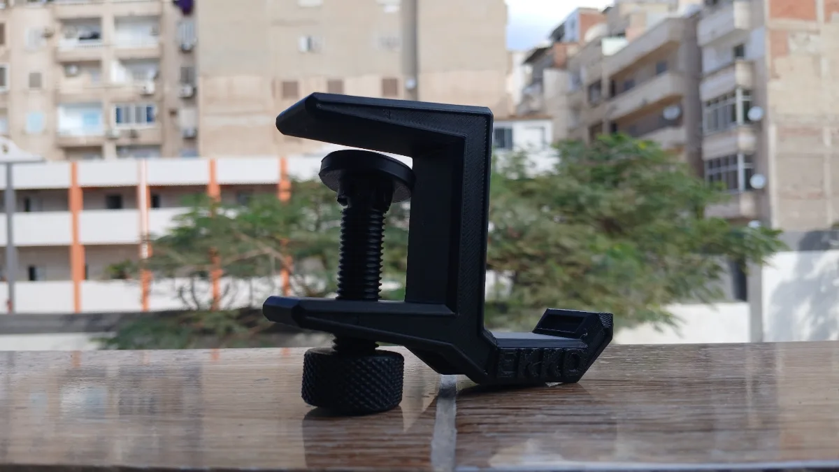 Sonic Dock – Clamp On Headphone Holder