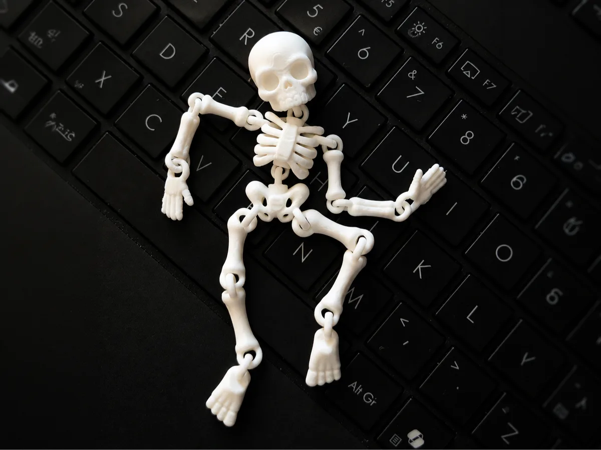 The Luxe Articulated Skeleton